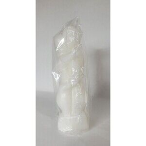 Embracing Couple White Candle